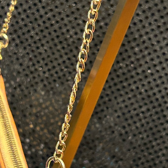 Dooney & Bourke Chevron Large Slim Chevron Wristlet Approx. 8x5 - Picture 11 of 14